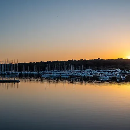 Floating House - Aria Apartamento Pula