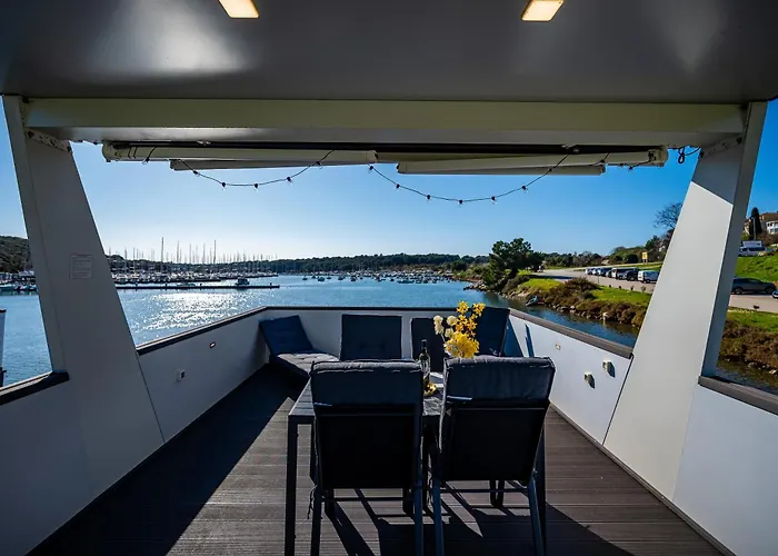 Apartment Floating House - Aria Pula