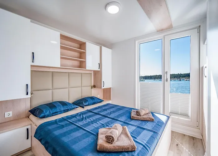 Apartment Floating House - Aria