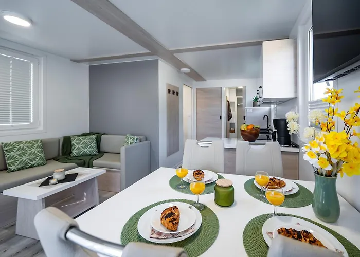 Floating House - Aria פולה