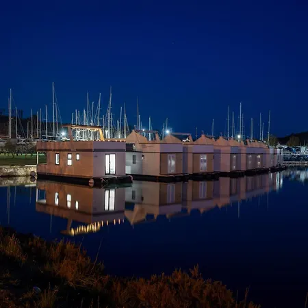 Floating House - Aria Lägenhet Pula