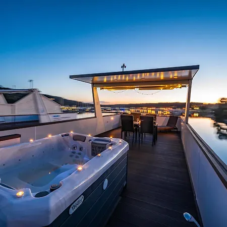 Апартаменты Floating House - Aria