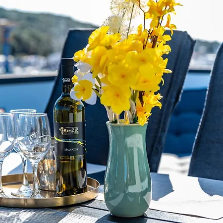 Floating House - Aria Апартаменты