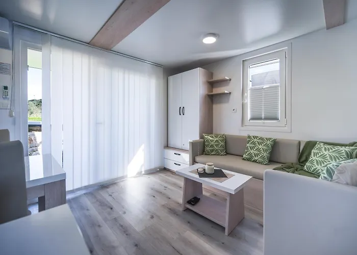 Floating House - Aria